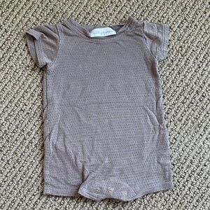 Goosebumps romper bubble Short Sleeve Bodysuit - Brown/tan